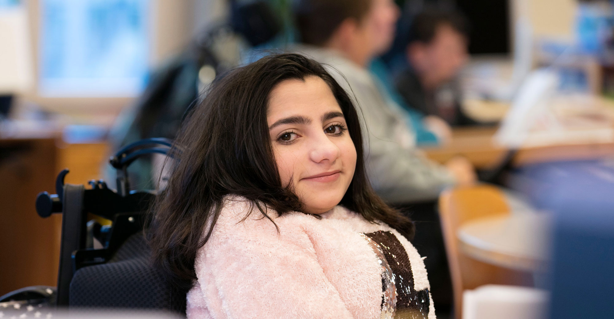 Junge Frau in der Schule der Mathilde Escher Stiftung